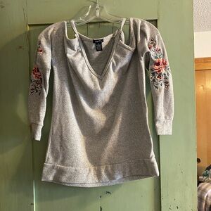 Rue21 Heather Gray V-Neck Top